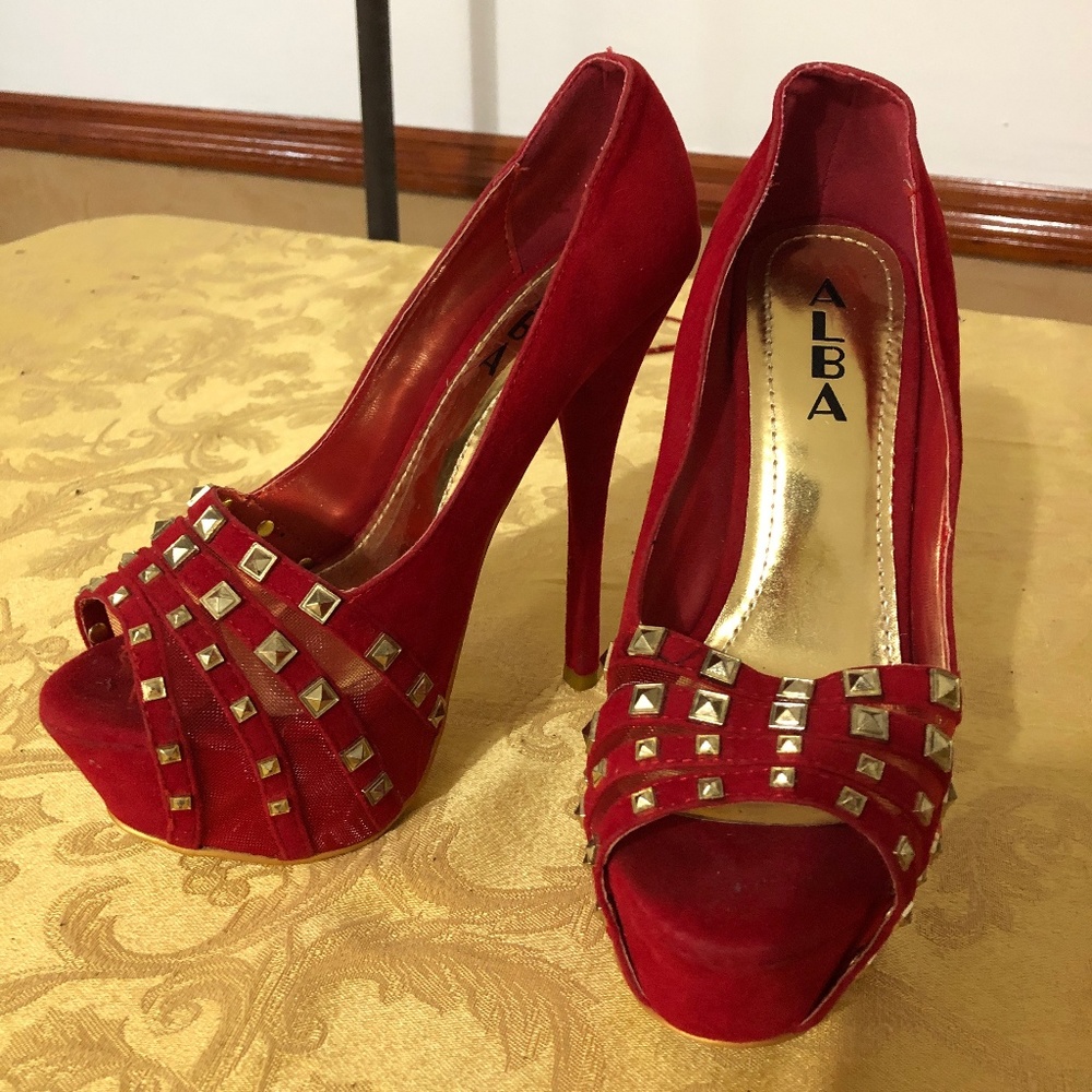 HIGH HEELS